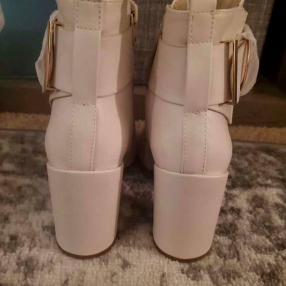 BRAND NEW!!*** classy comfy Womens Eloise BOOTIES (in bone color) - Picture 6 of 7